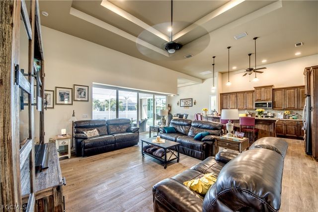 2736 Miracle PKWY, Cape Coral, FL 33914