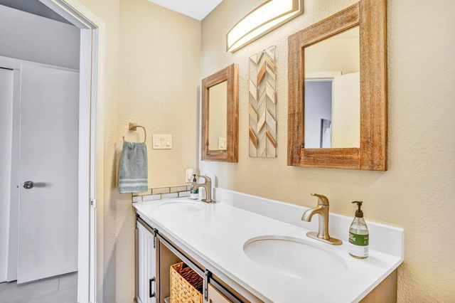 5216 Bogart Street NW, Albuquerque, NM 87120