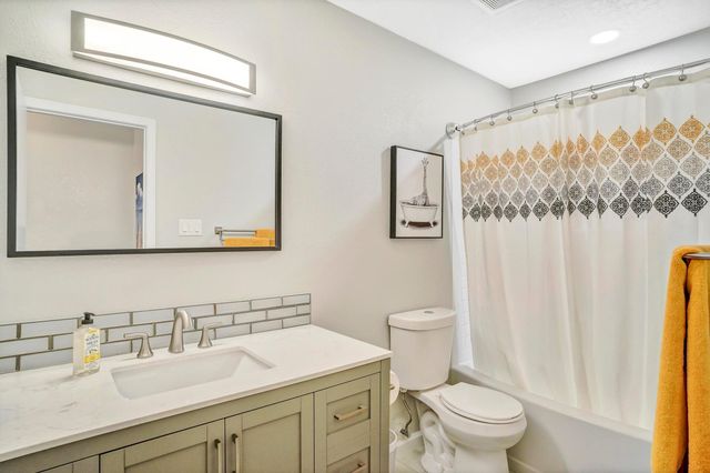5216 Bogart Street NW, Albuquerque, NM 87120