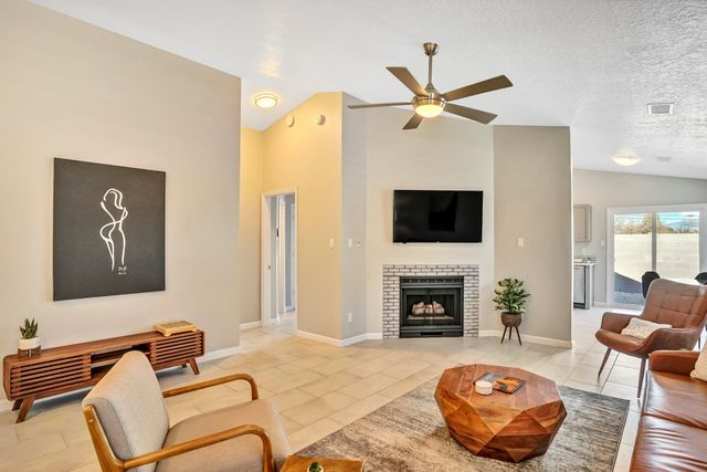 5216 Bogart Street NW, Albuquerque, NM 87120