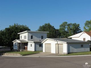 719 12th Street, Clay Center, KS 67432