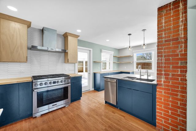 42 Harbord Drive, Bloomington, IL 61701