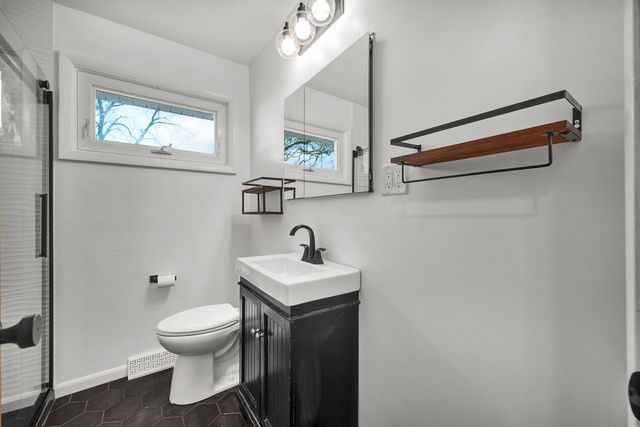 42 Harbord Drive, Bloomington, IL 61701