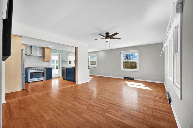 42 Harbord Drive, Bloomington, IL 61701