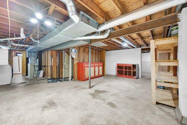 42 Harbord Drive, Bloomington, IL 61701