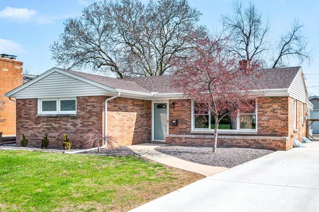 42 Harbord Drive, Bloomington, IL 61701