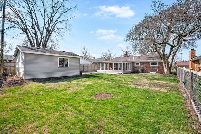 42 Harbord Drive, Bloomington, IL 61701