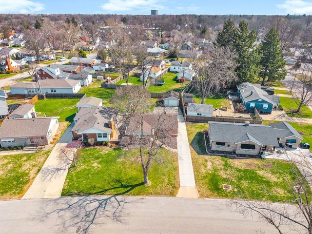 42 Harbord Drive, Bloomington, IL 61701