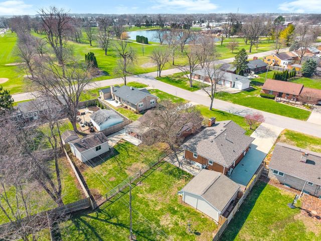 42 Harbord Drive, Bloomington, IL 61701