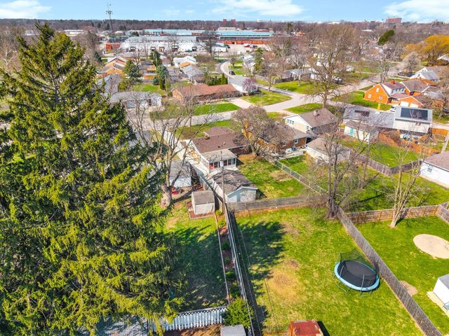 42 Harbord Drive, Bloomington, IL 61701