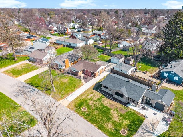 42 Harbord Drive, Bloomington, IL 61701