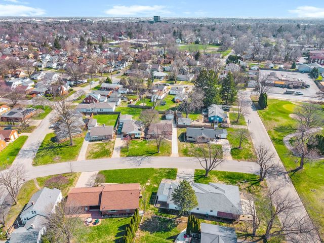 42 Harbord Drive, Bloomington, IL 61701