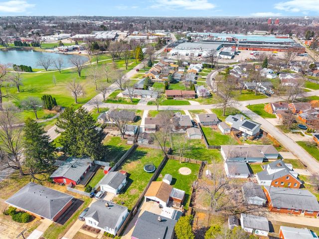 42 Harbord Drive, Bloomington, IL 61701