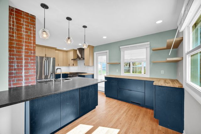 42 Harbord Drive, Bloomington, IL 61701