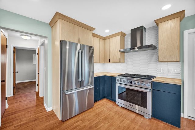 42 Harbord Drive, Bloomington, IL 61701