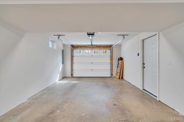 101 Charmwoods Dr, Moneta, VA 24121