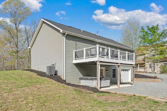101 Charmwoods Dr, Moneta, VA 24121