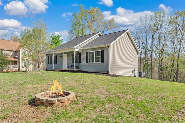 101 Charmwoods Dr, Moneta, VA 24121