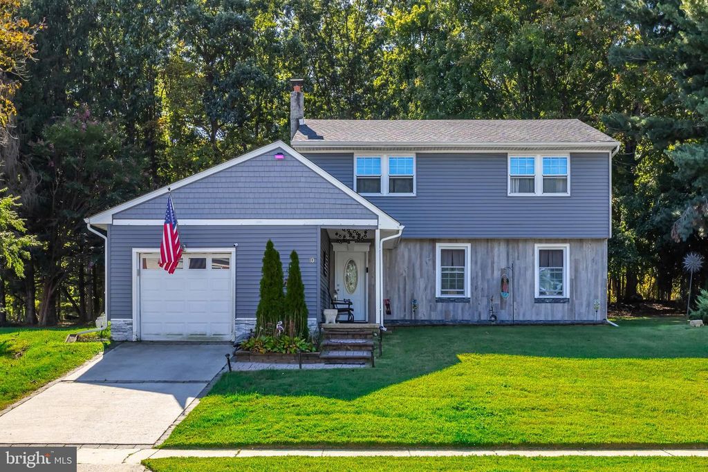 10 LORETTA BLVD, Sicklerville, NJ 08081