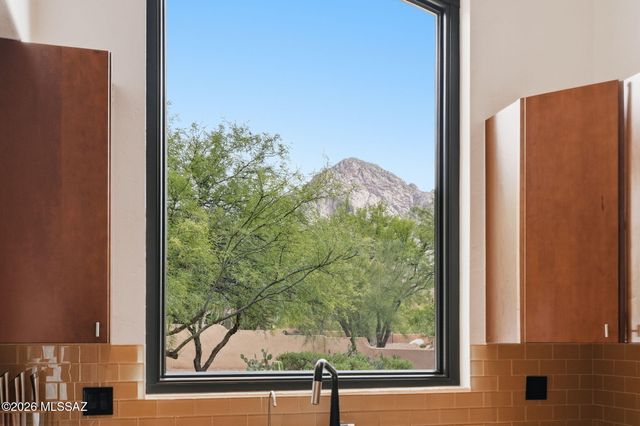 1361 E Sonoran Desert, Oro Valley, AZ 85737