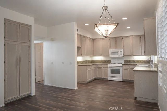 9124 Camphor Tree Court, Corona, CA 92883