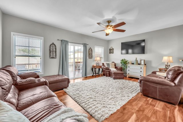 141 Turn Row Dr, Clarksville, TN 37043