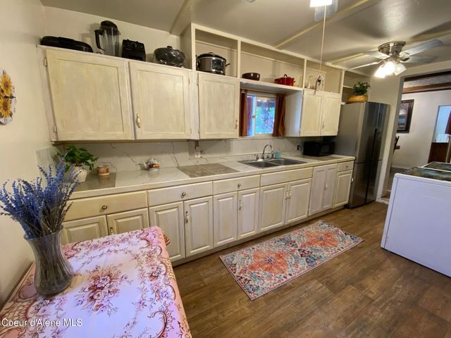 176 King St, Wallace, ID 83873