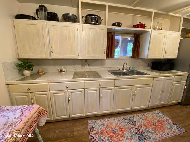176 King St, Wallace, ID 83873