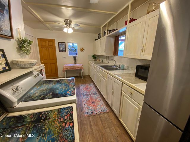 176 King St, Wallace, ID 83873