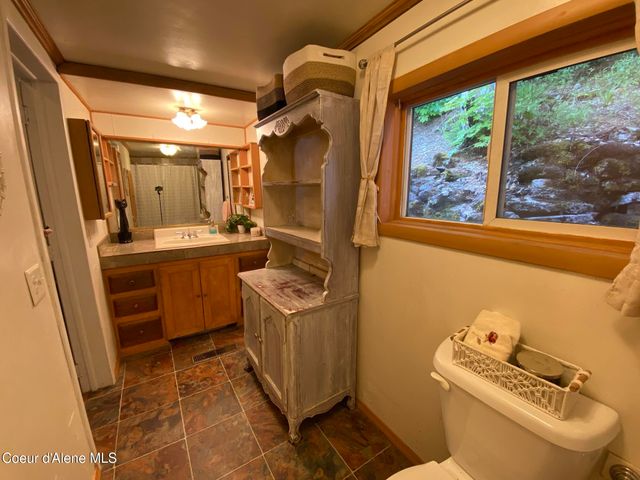 176 King St, Wallace, ID 83873