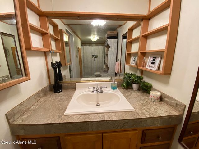 176 King St, Wallace, ID 83873