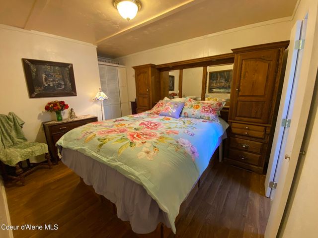 176 King St, Wallace, ID 83873