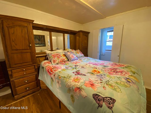 176 King St, Wallace, ID 83873