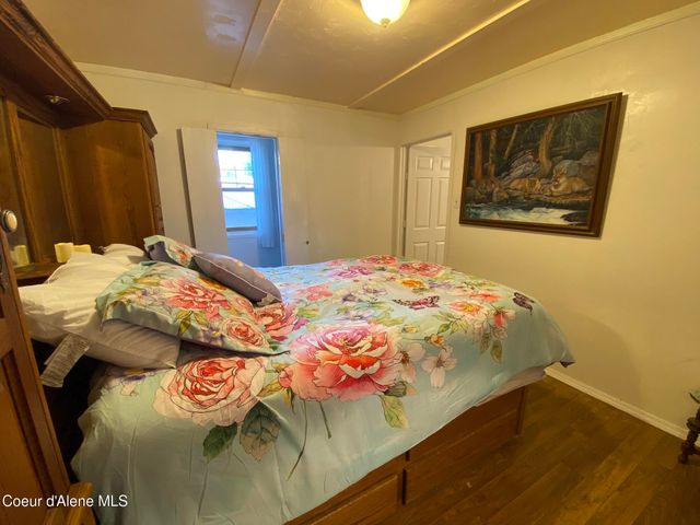 176 King St, Wallace, ID 83873