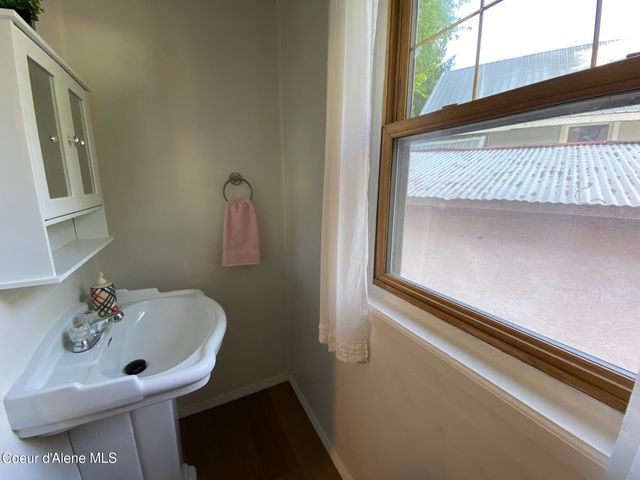 176 King St, Wallace, ID 83873