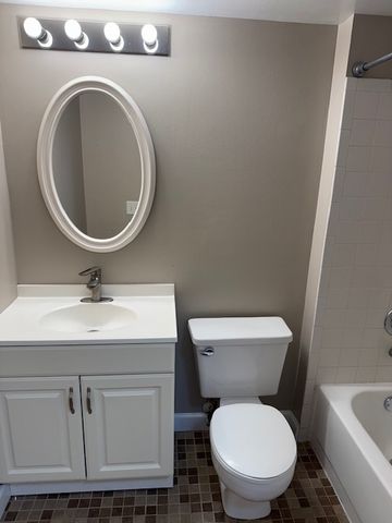 303 NEWPORT Lane D1, Bartlett, IL 60103