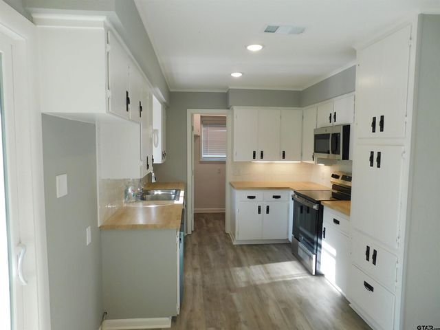 303 S LANGHAM ST, Troup, TX 75789