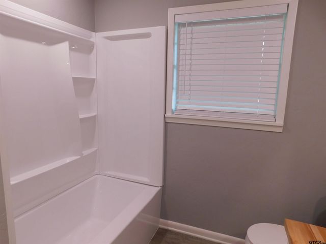 303 S LANGHAM ST, Troup, TX 75789