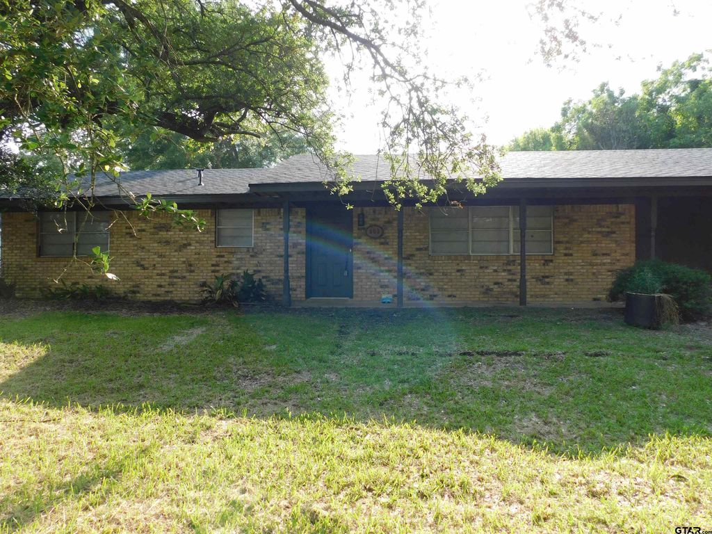 303 S LANGHAM ST, Troup, TX 75789