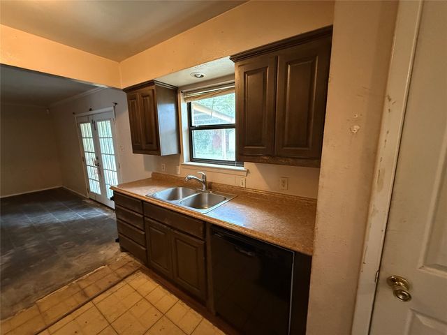 133 Jill Ann Drive, Burleson, TX 76028