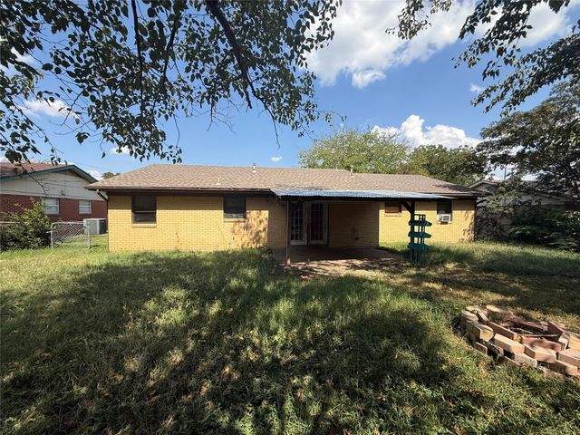 133 Jill Ann Drive, Burleson, TX 76028
