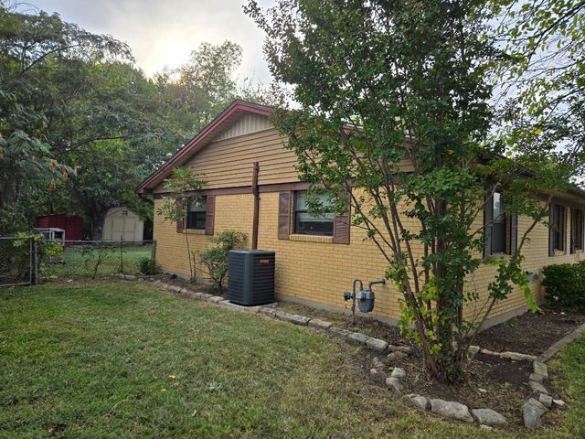 133 Jill Ann Drive, Burleson, TX 76028