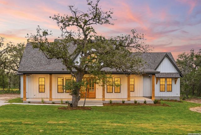108 Syrah St, La Vernia, TX 78121