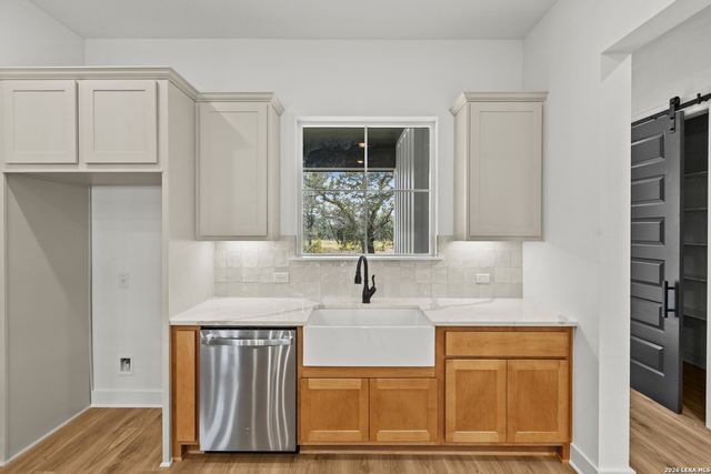 108 Syrah St, La Vernia, TX 78121