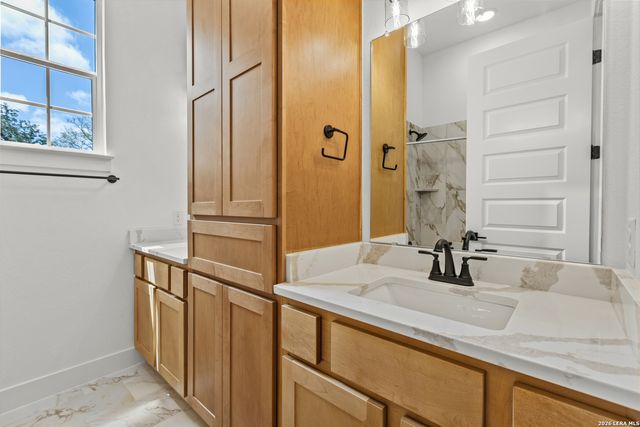 108 Syrah St, La Vernia, TX 78121