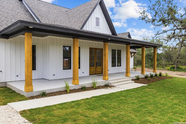 108 Syrah St, La Vernia, TX 78121