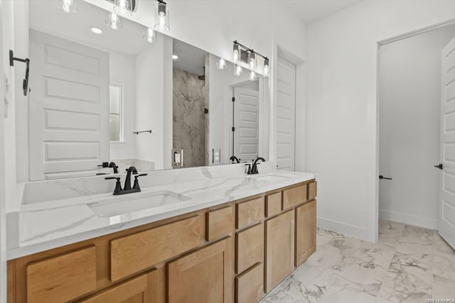 108 Syrah St, La Vernia, TX 78121