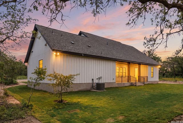 108 Syrah St, La Vernia, TX 78121