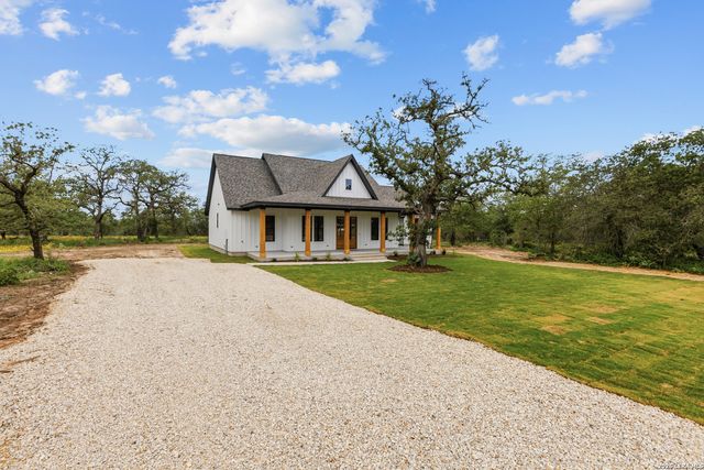 108 Syrah St, La Vernia, TX 78121
