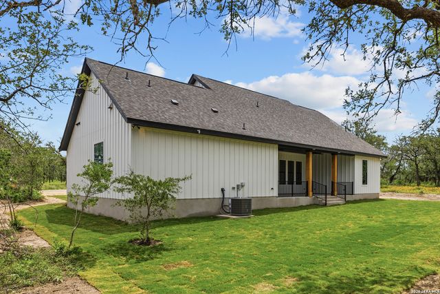 108 Syrah St, La Vernia, TX 78121